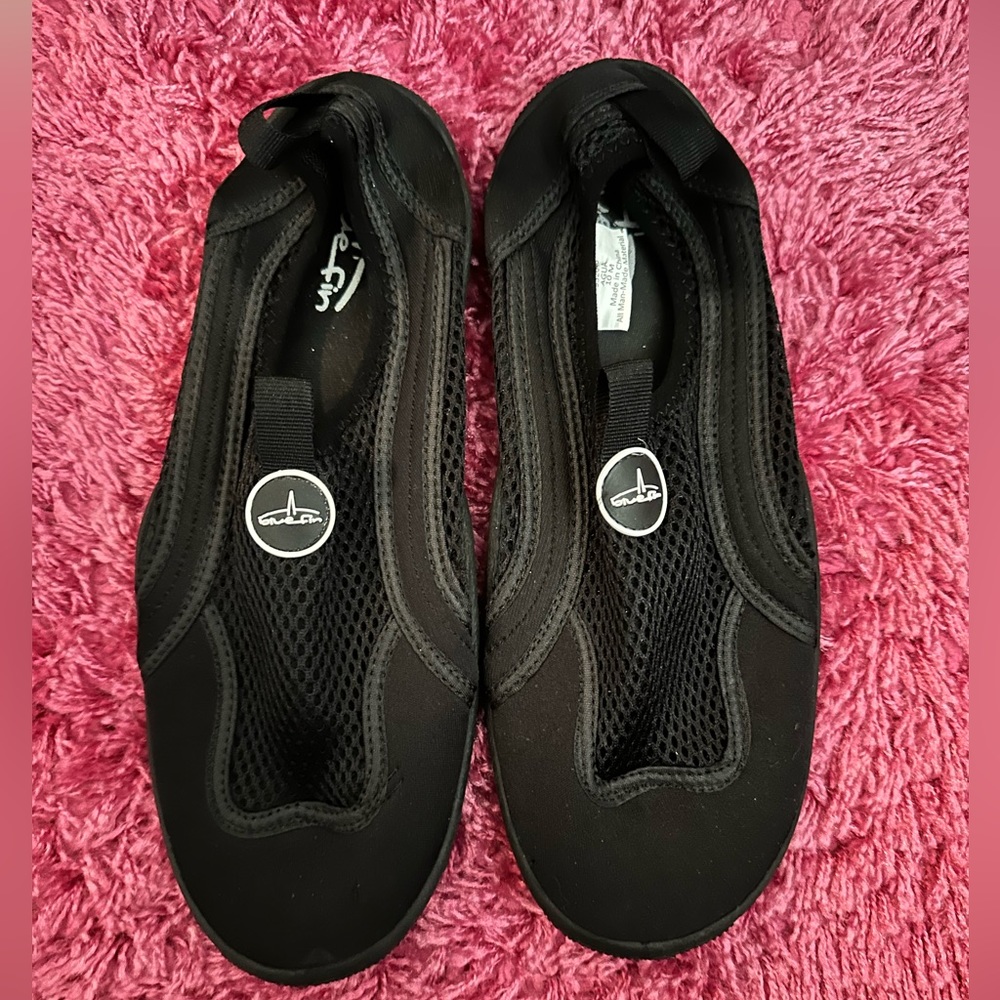 Bluefin men’s water shoes size 10 NWOT